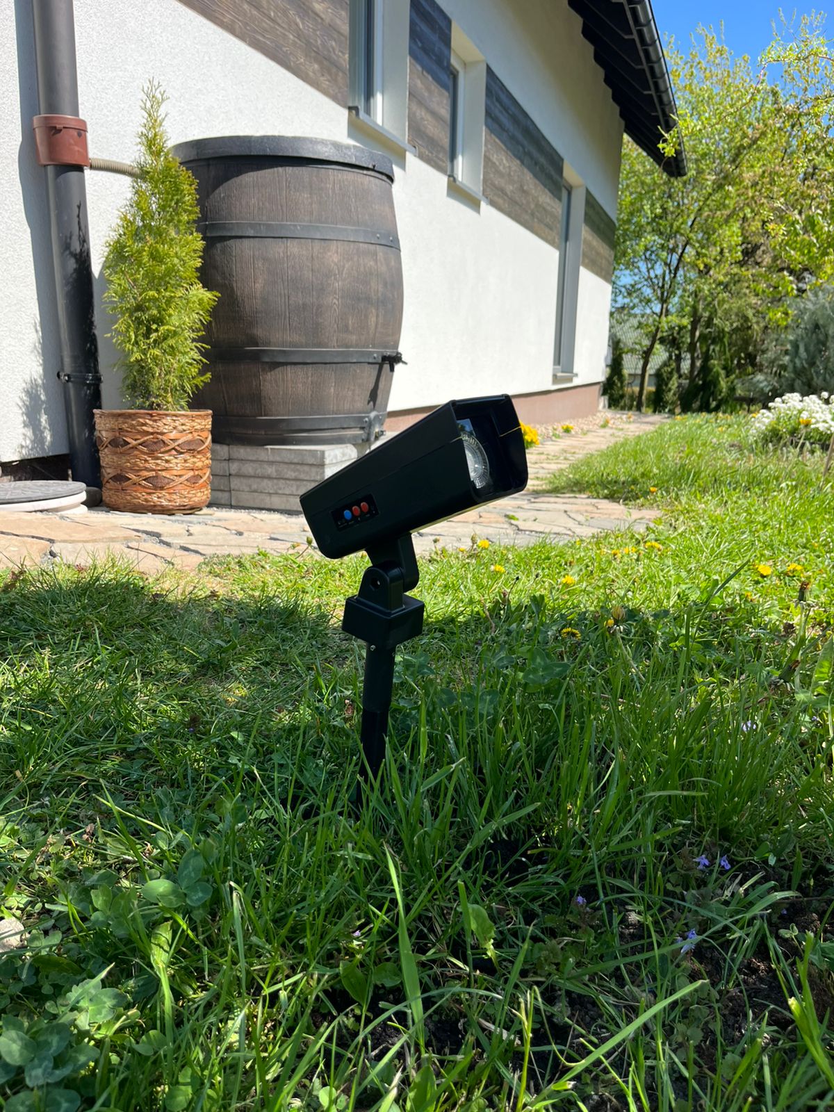 AXEN SARA™ – Solar RGB Garden Light
